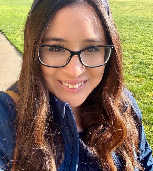 Cindy Alvarenga Headshot
