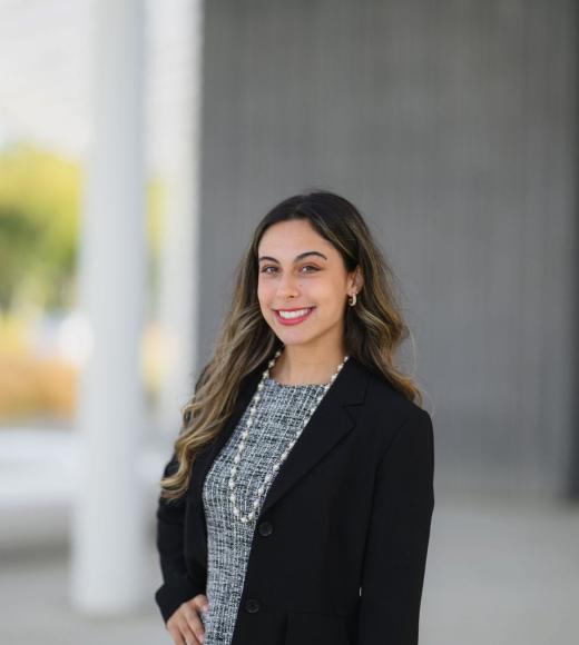 Liliana Alves Headshot